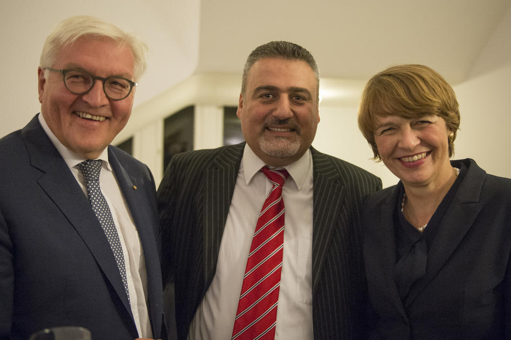 President Frank-Walter Steinmeier and his wife Elke Büdenbender met Yaser Hantouch, an architect who holds a PhD and does research at Technische Universität Berlin. Hantouch used to work at the University of Aleppo.