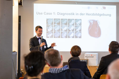 Prof. Dr. Marc Dewey of Charité presents the “automated diagnostics” use case in the Pre-Research Forum.